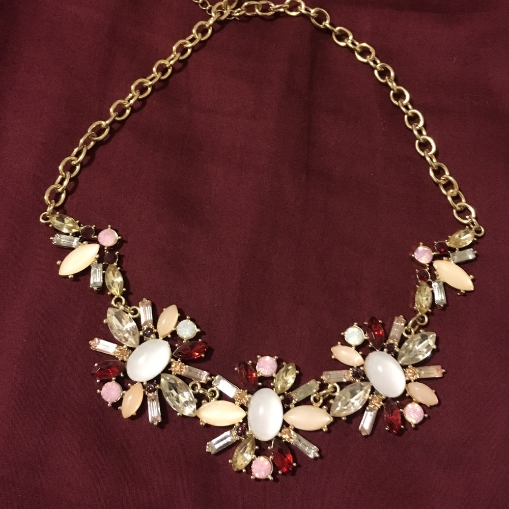Cute flower statement necklace 🌺